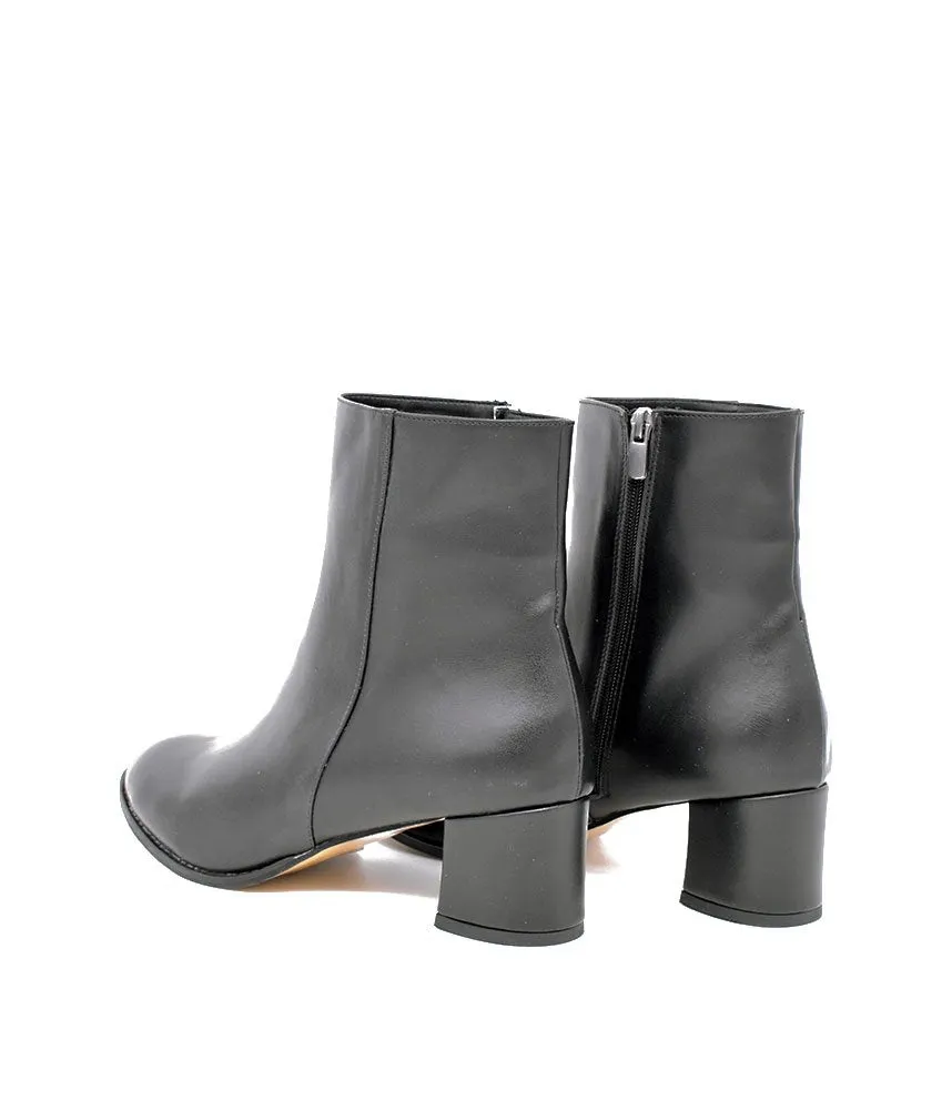 Belle & Lucy Chic Black Ankle Boot