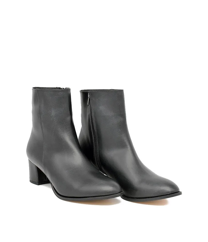 Belle & Lucy Chic Black Ankle Boot