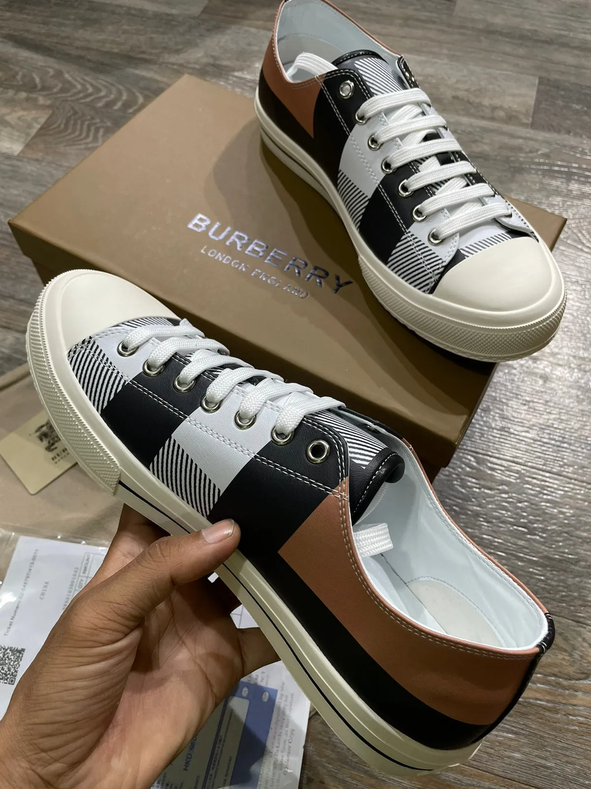 BURBERRY || Checked Canvas Low Top Silhouette Sneaker