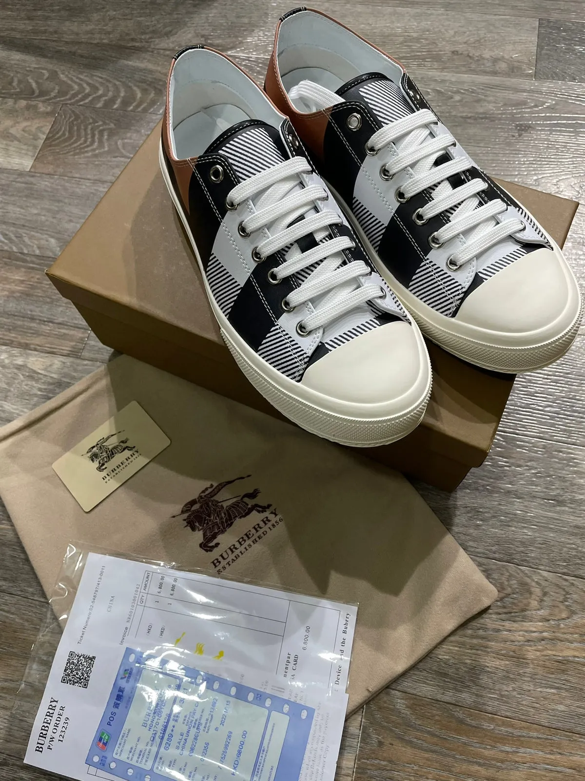 BURBERRY || Checked Canvas Low Top Silhouette Sneaker