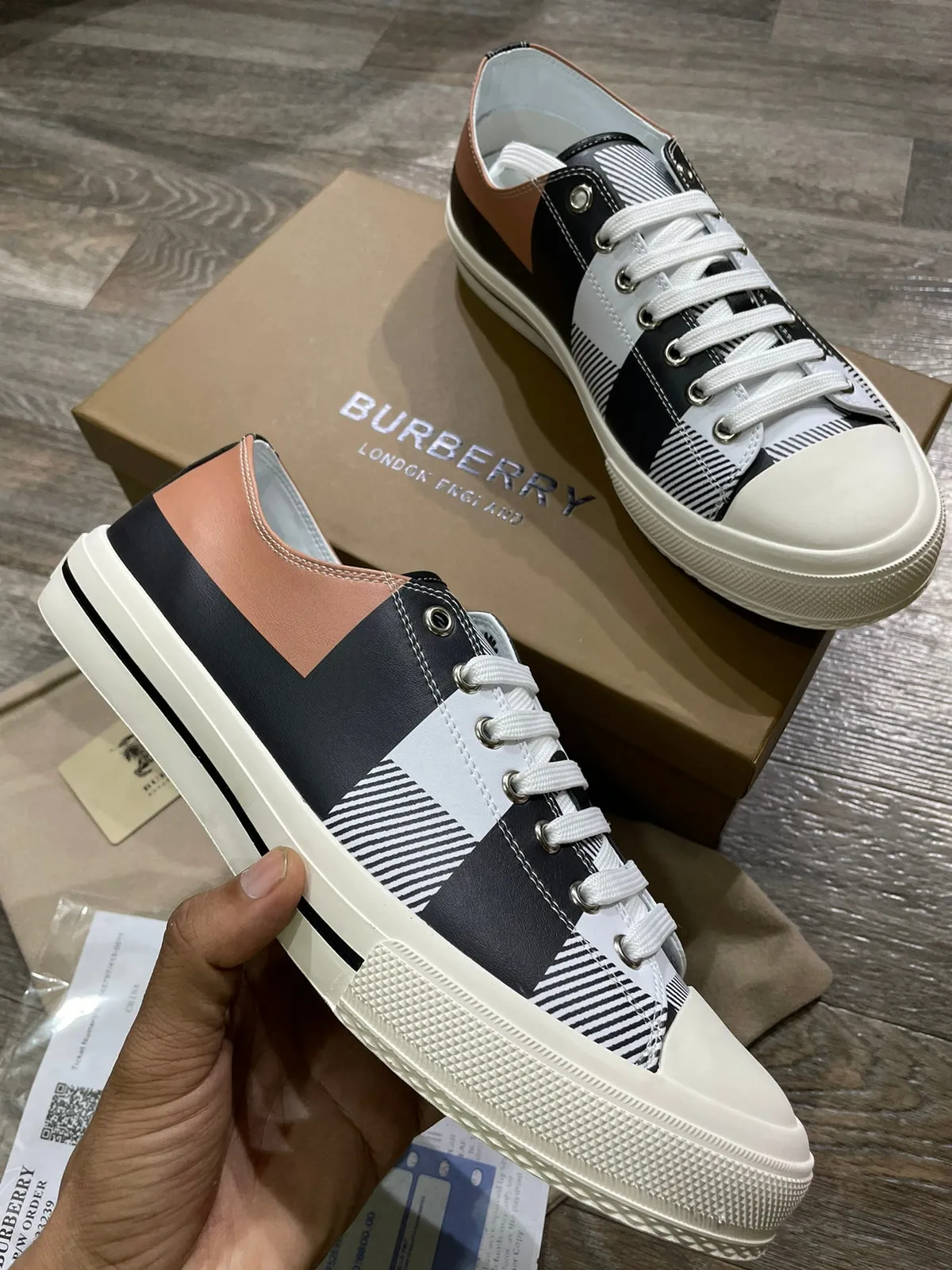 BURBERRY || Checked Canvas Low Top Silhouette Sneaker