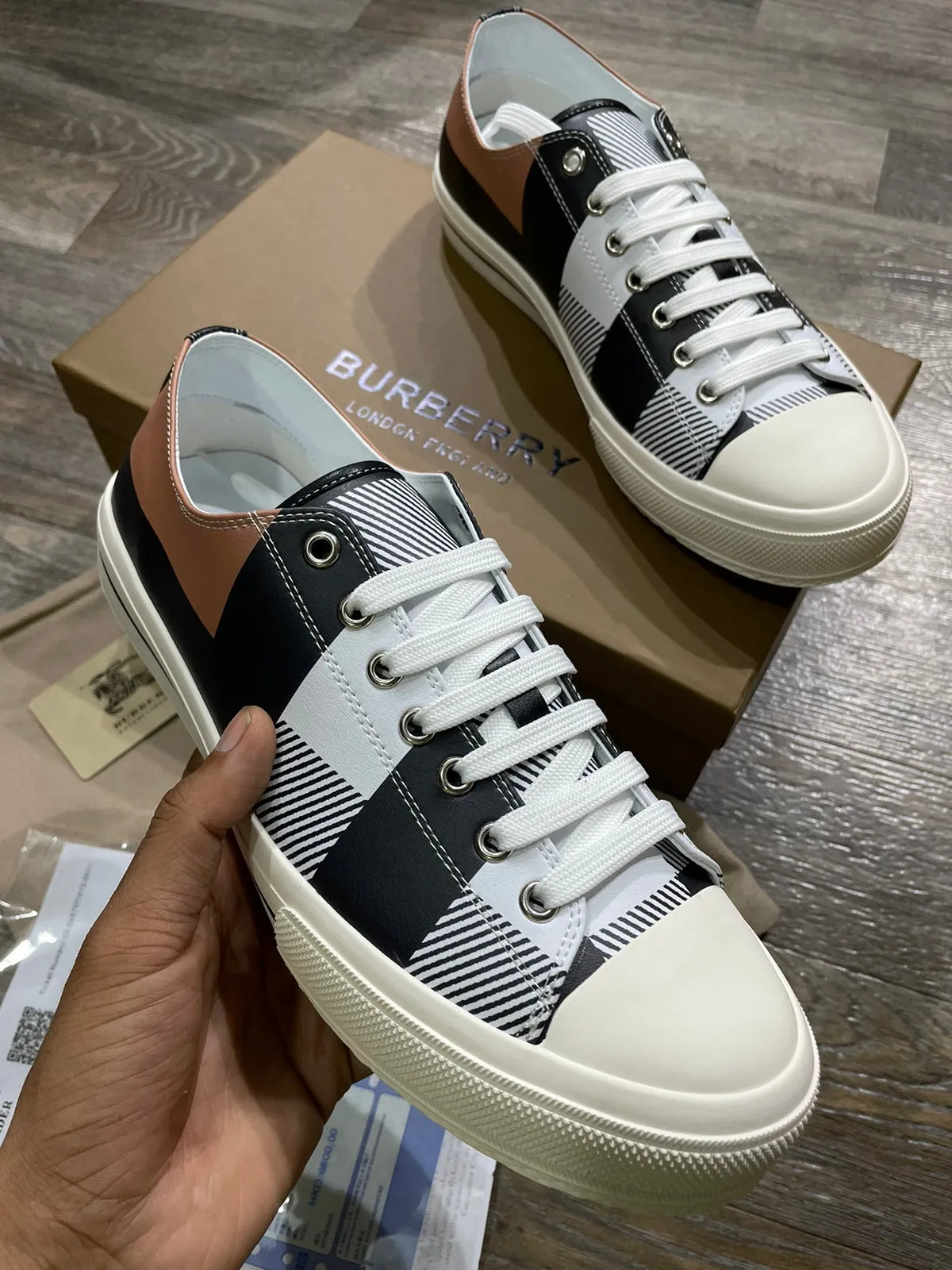 BURBERRY || Checked Canvas Low Top Silhouette Sneaker