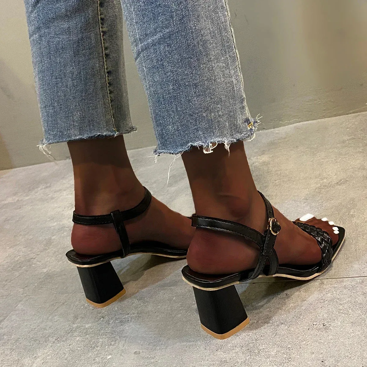 Comfortable and Trendy Women's Heeled Sandal