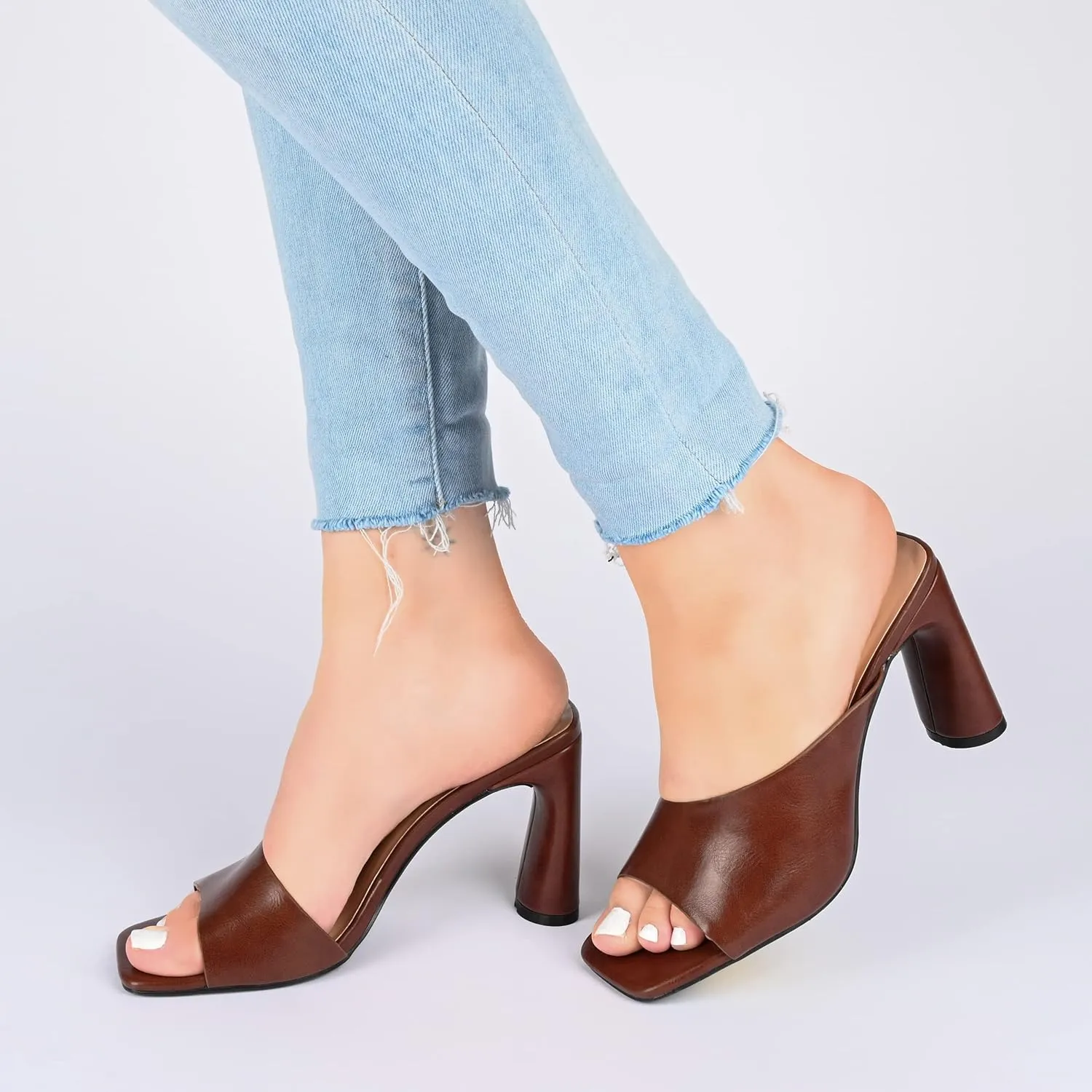 Journee Collection Women's Dola Pump
