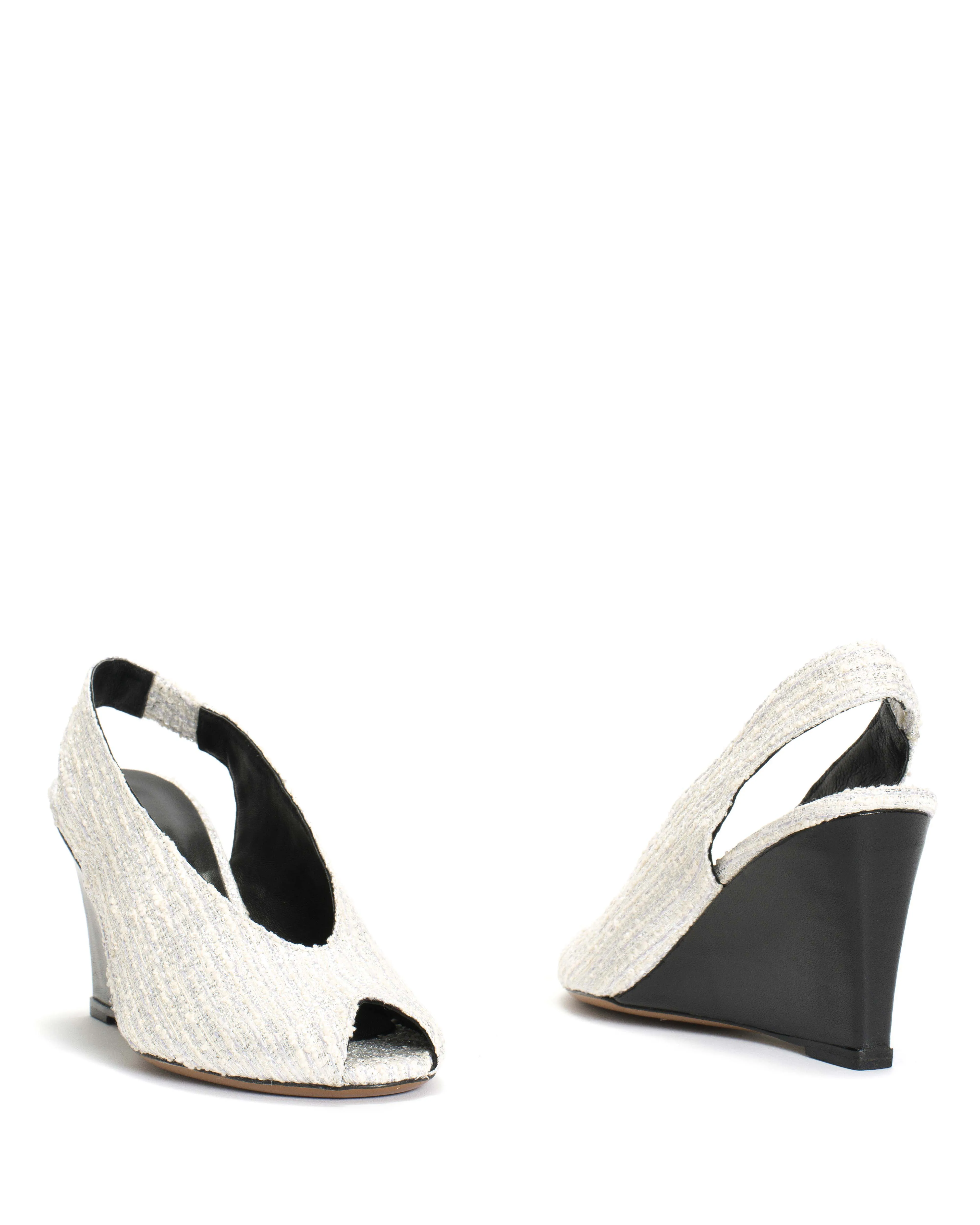 Maia Boucle & silky lamb Oyster purple & black
