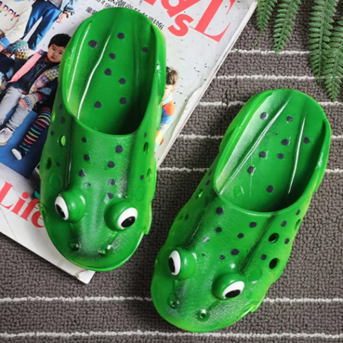 MEADOO Frog Slippers, Frog Flip Flops, Funny Gift, Animal Slippers, Unisex Cartoon Sandals