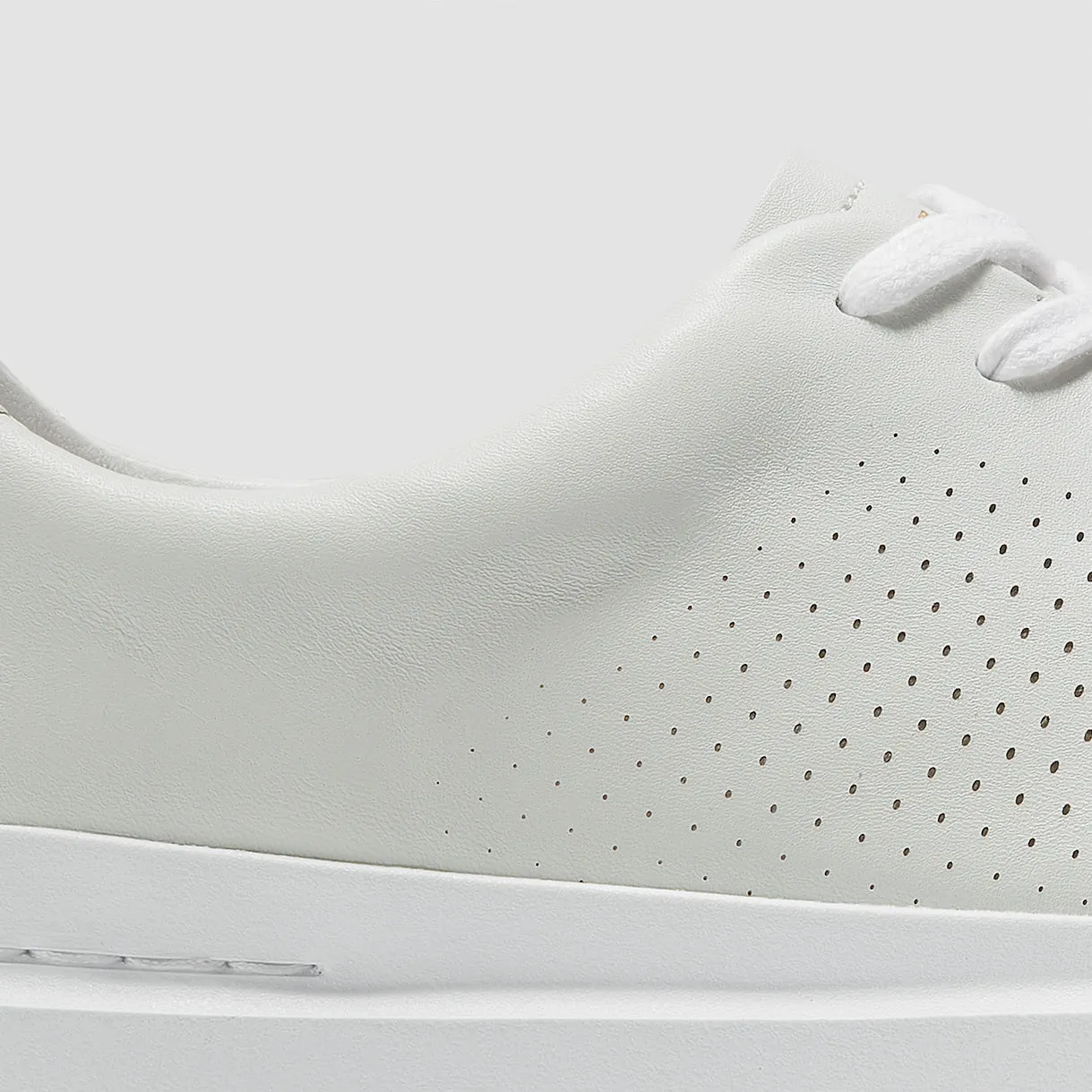 Men's GrandPrø Rally Laser Cut Sneaker