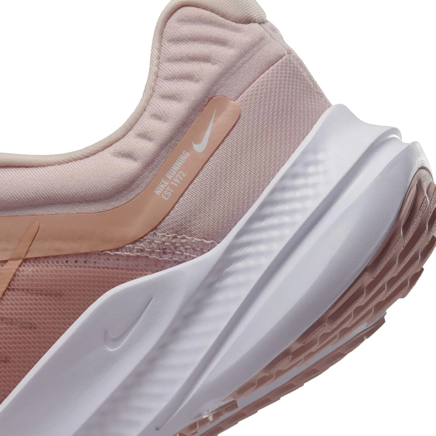 NIKE Women's Quest Sneaker