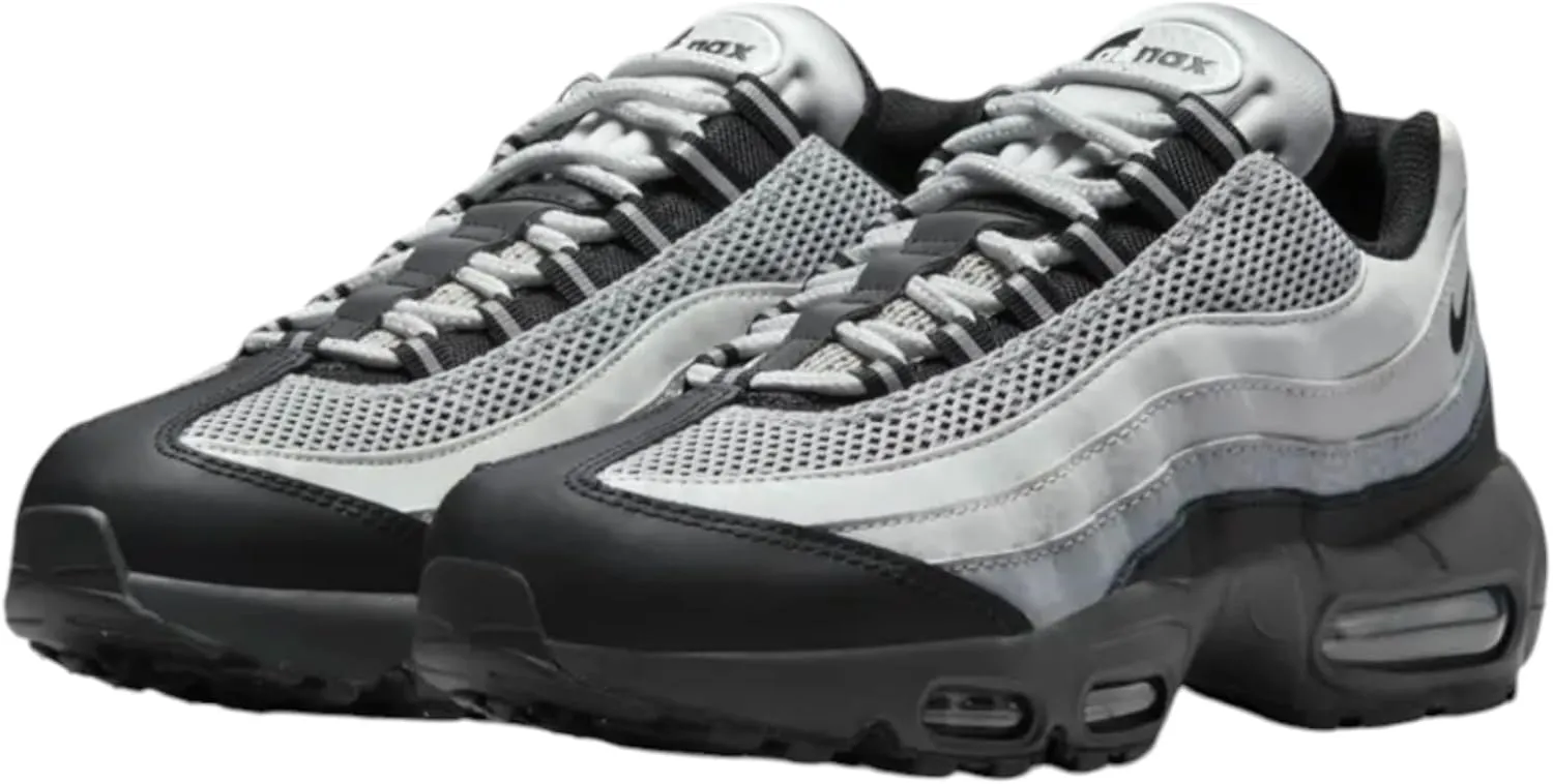 NIKE Women's Sneaker