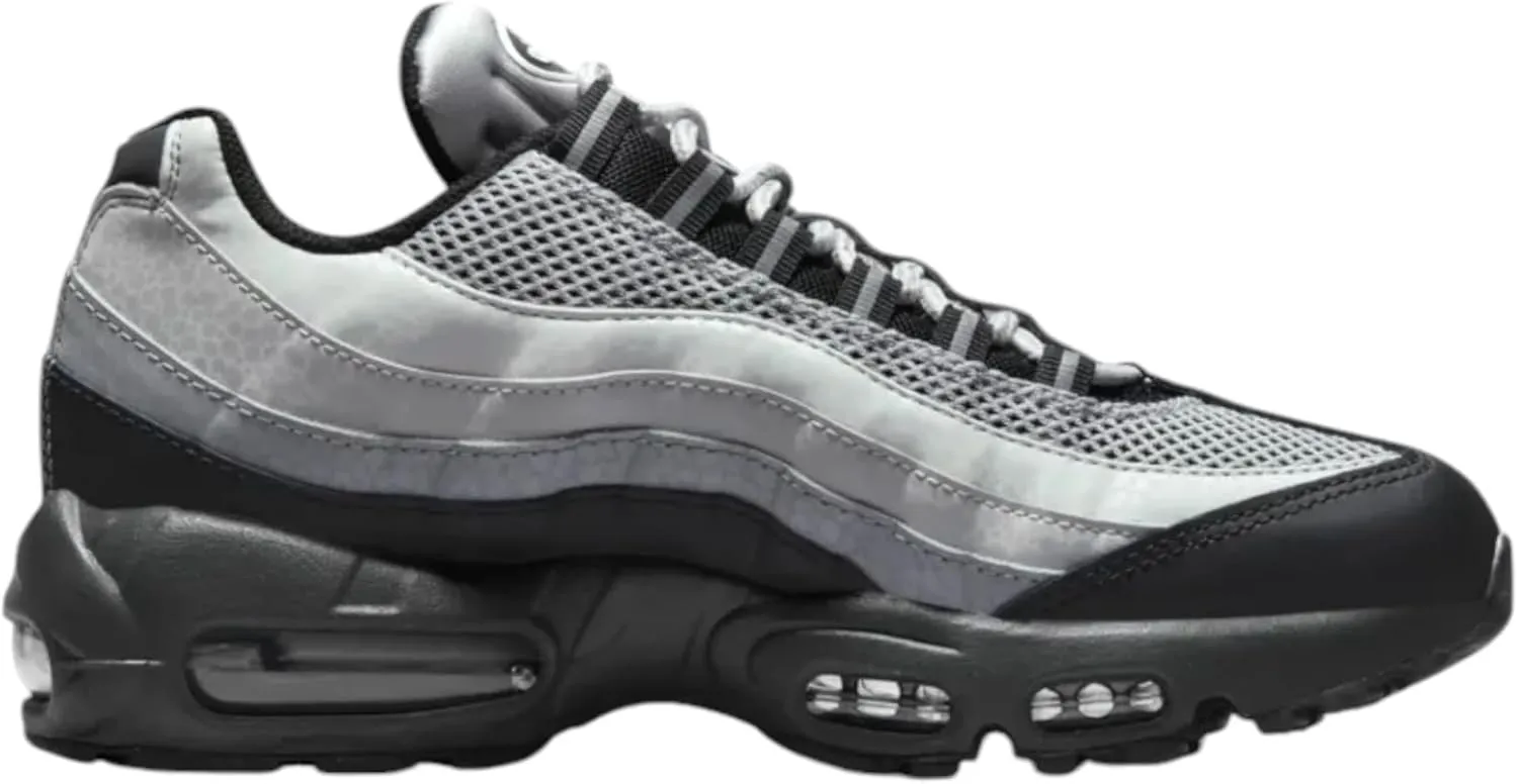 NIKE Women's Sneaker