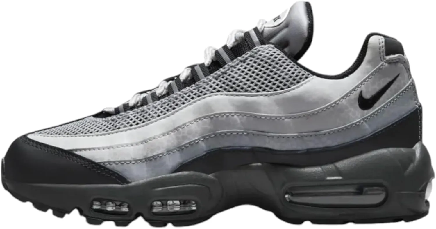NIKE Women's Sneaker