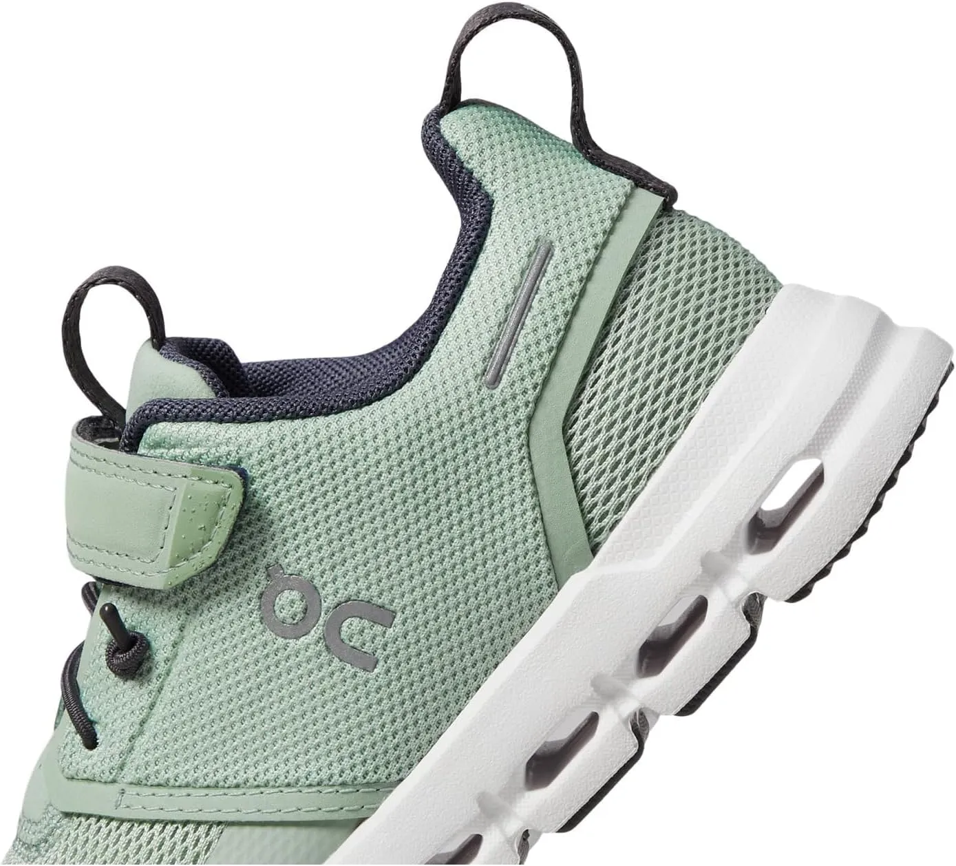 On Unisex-Child Cloud Play (Little Kid) Sneaker