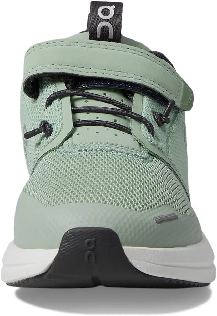 On Unisex-Child Cloud Play (Little Kid) Sneaker