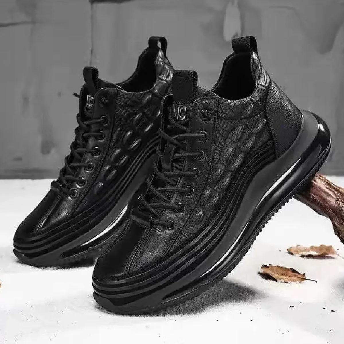 Platform Casual Crocodile-Embossed Lightweight Sneaker