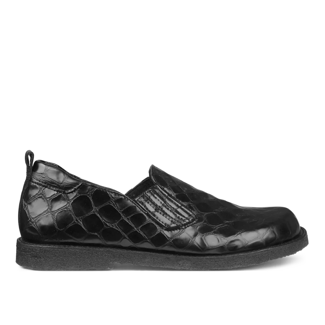 Shoe with elastic