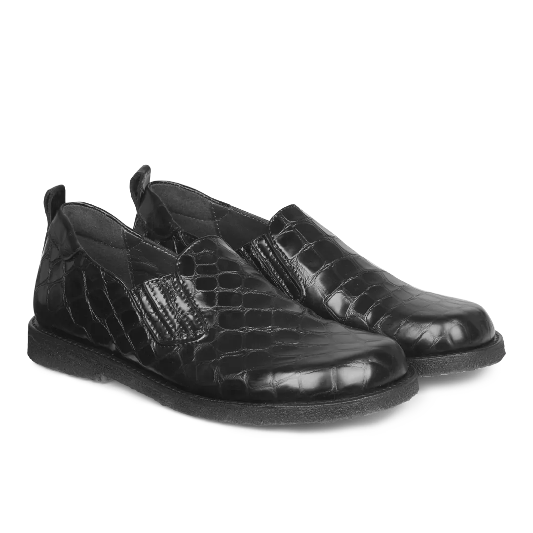 Shoe with elastic