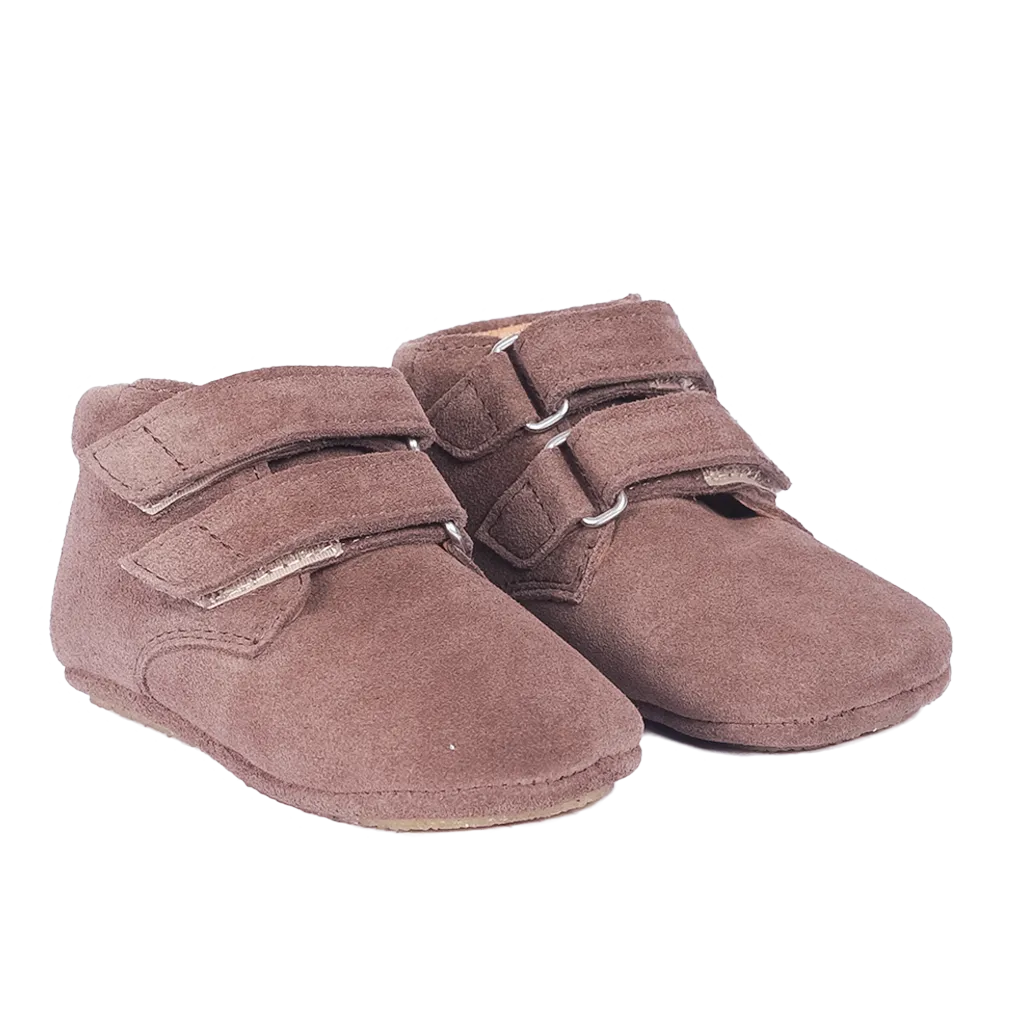 Soft and flexible leather prewalker shoe