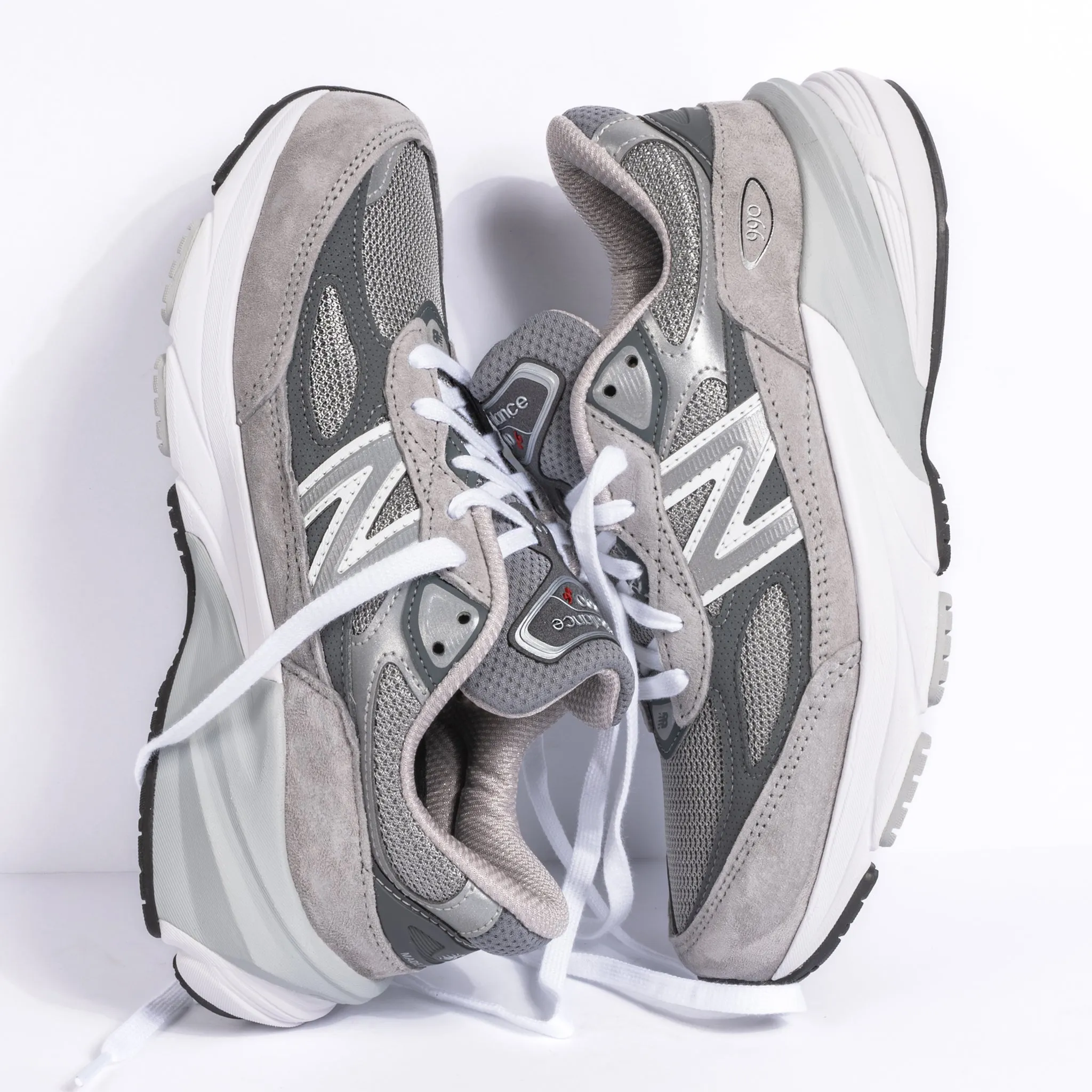 THE 990 V6 - GREY - SUEDE