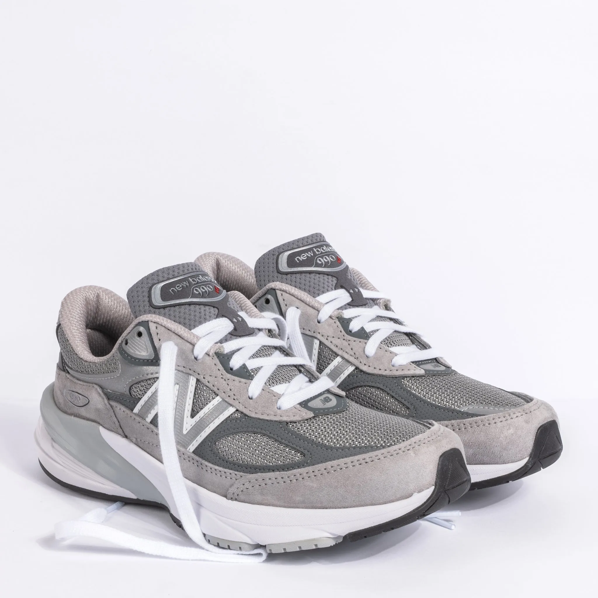 THE 990 V6 - GREY - SUEDE