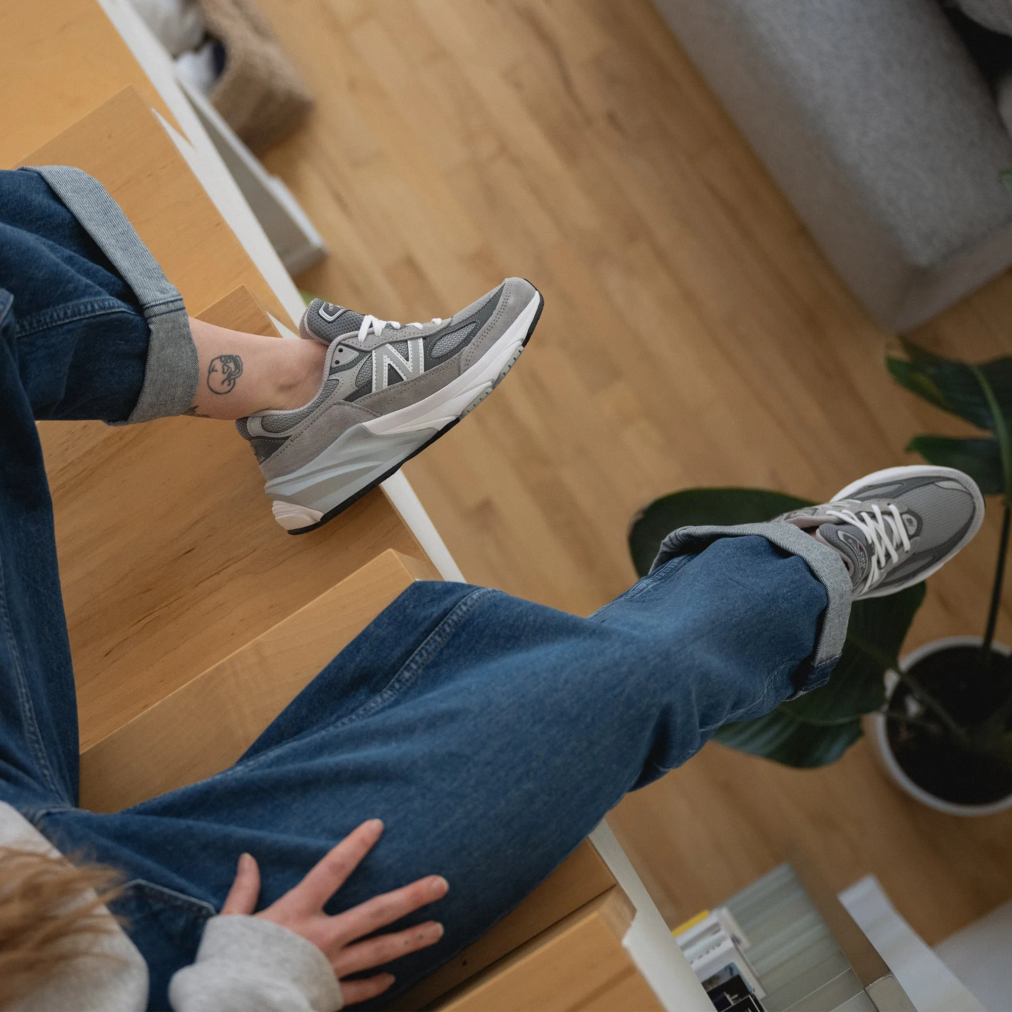THE 990 V6 - GREY - SUEDE