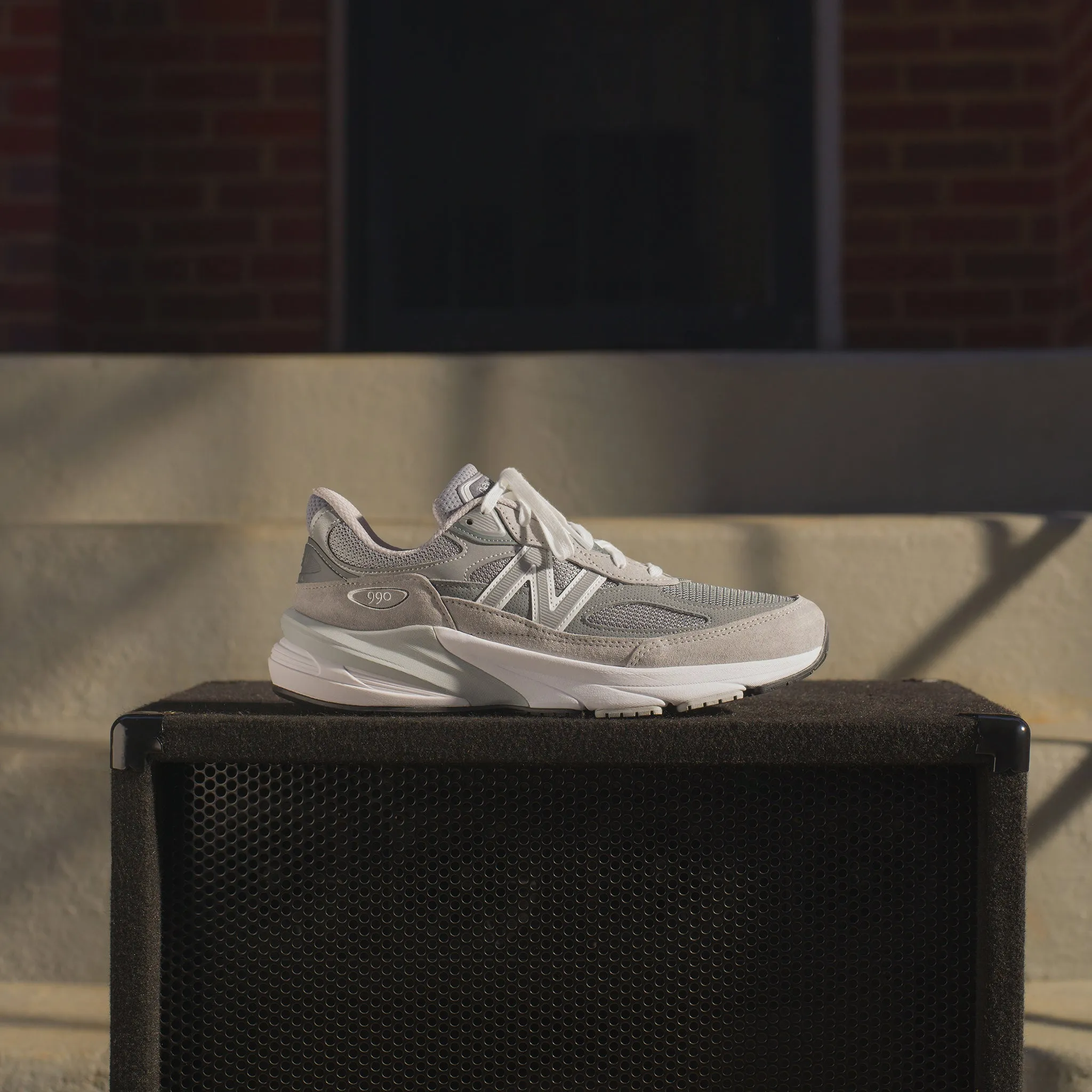 THE 990 V6 - GREY - SUEDE