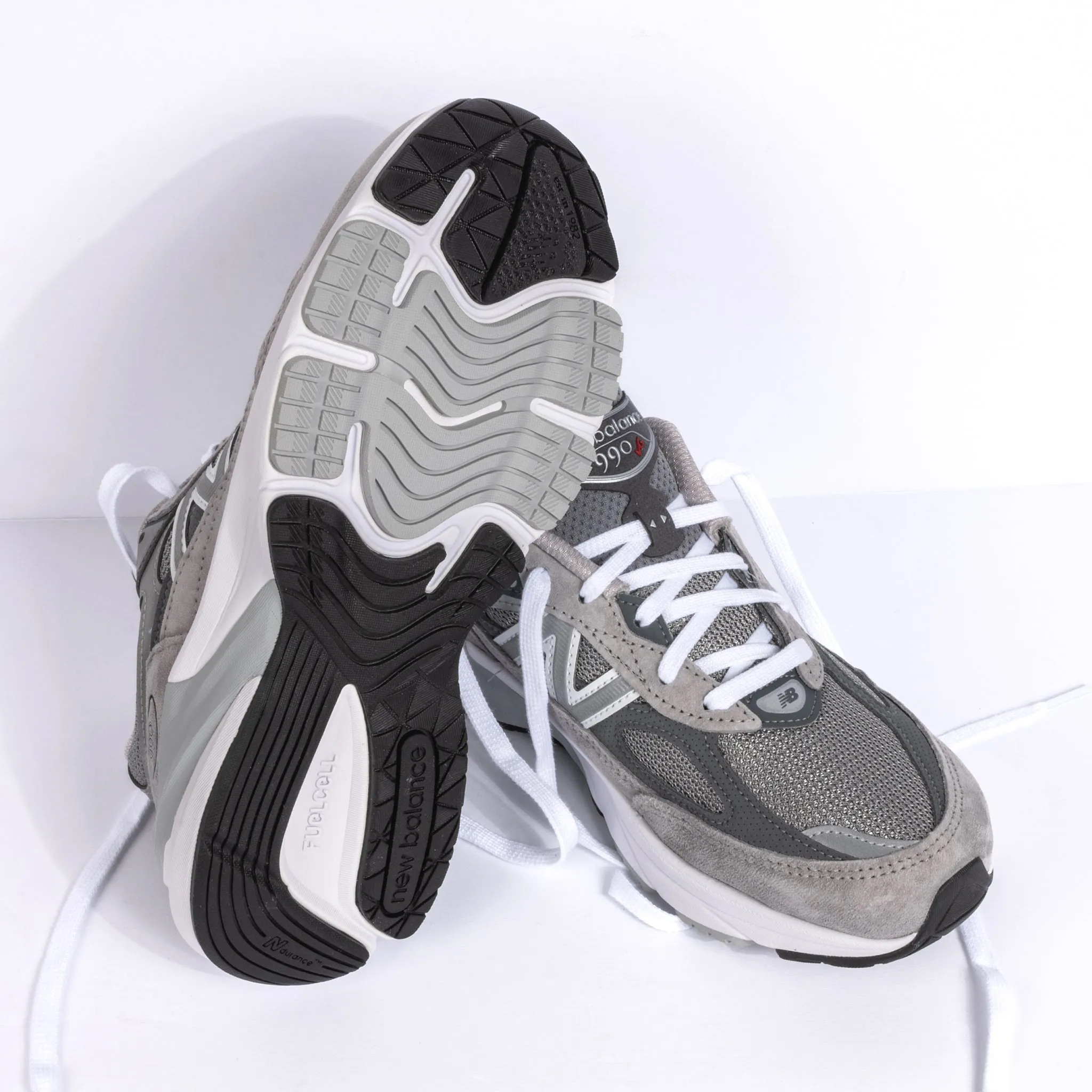 THE 990 V6 - GREY - SUEDE