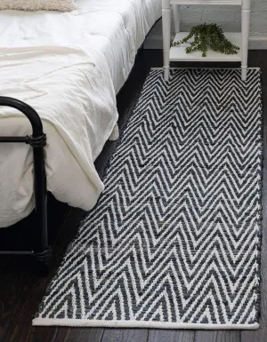 Unique Loom Chindi Chevron Collection Area Rug - Claire (2' 2" x 6' 1" Runner, Black and White)