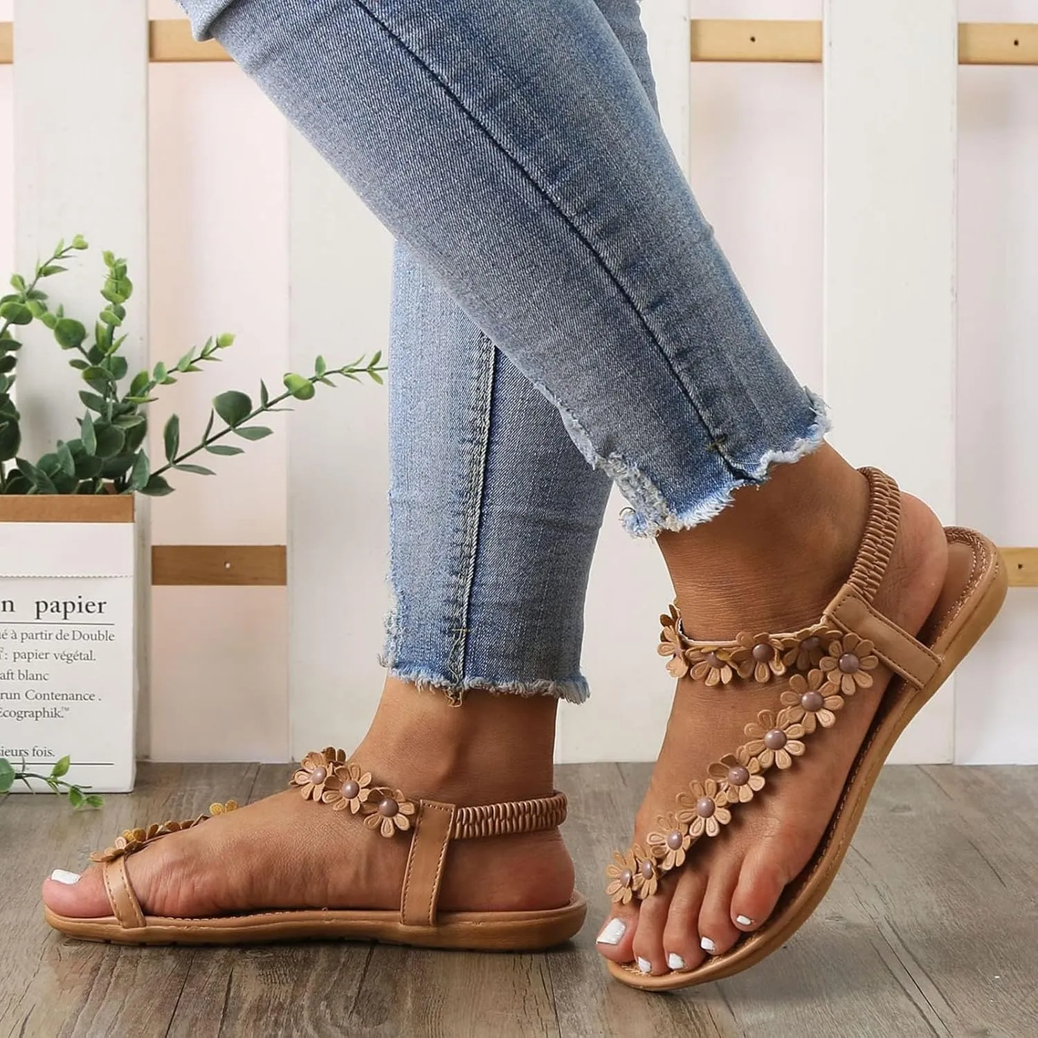 Women's Flat Sandals Dressy Summer Comfortable Flip Flops Elegant Flower Decor Thong Sandals Ladies Cute Summer Beach Shoes Adjustable Back Ankle Strap Casual Summer Shoes