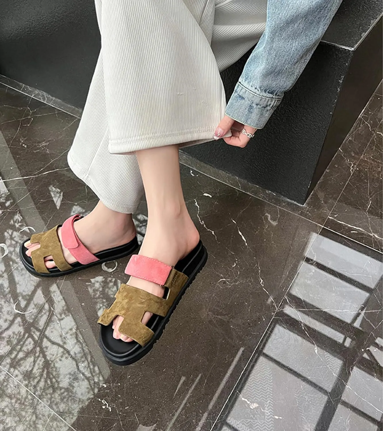 Womens Flat Sandals for Womens 2025 Summer Cute Leather Slippers Comfortable Non Slip ladies Platform Slide Sandal Mules
