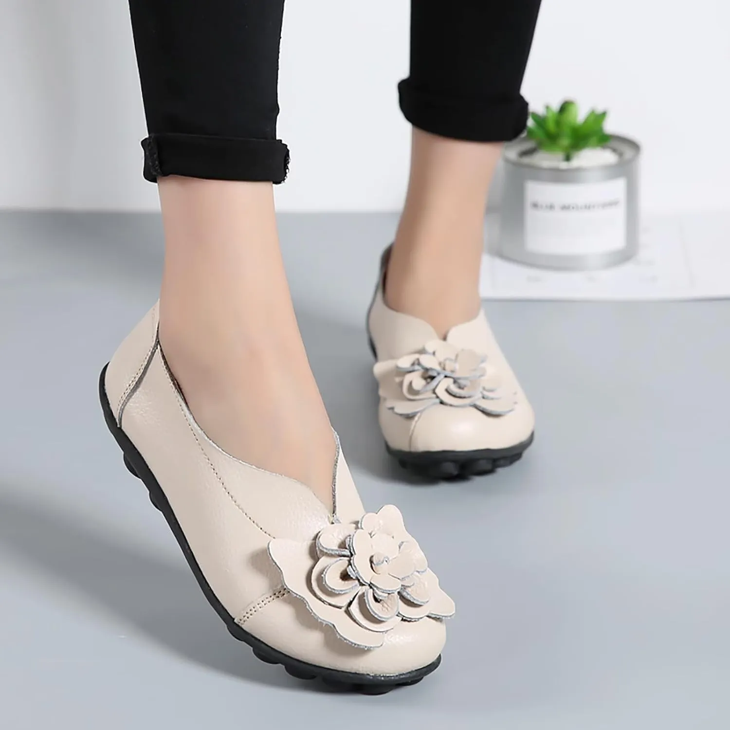 Women's Leather Loafers Comfortable Flat Shoes Slip On Round Toe Wide Width Loafers Comfortable Walking Working Driving Long Standing Fashion Soft Cushion Shoes